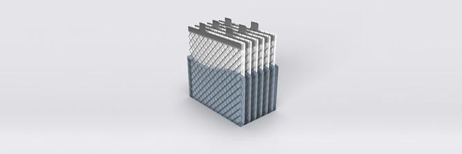Das Bild zeigt die Gitterplatten, Separatoren und Säure aus dem Inneren einer nassen Blei-Säure-Batterie.