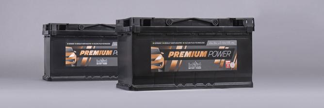 Das Bild zeigt zwei schwarze Starterbatterien mit der Aufschrift Premium-Power