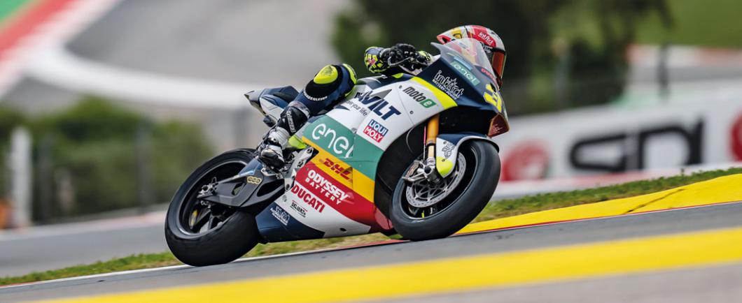 Das Bild zeigt den MotoE-Fahrer Lukas Tulovic in Action.