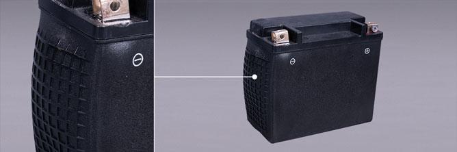Das Bild zeigt einen verformten Batteriekasten.