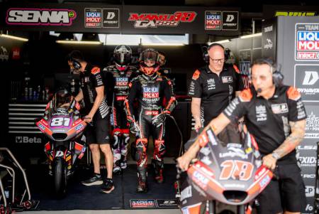 Das Bild zeigt die Moto3 Box vom intactGP Moto2-Team