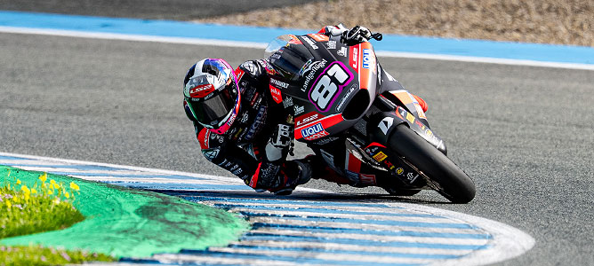 Senna Agius auf seinem Bike