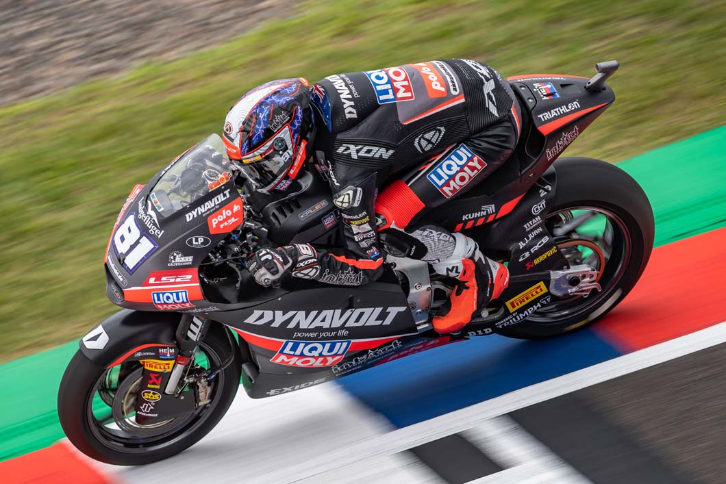 Teaserbild Schutzausrüstung in der Moto2 Das Bild zeigt den Moto2-Fahrer Senna Agius auf seinem Moto2-Bike.